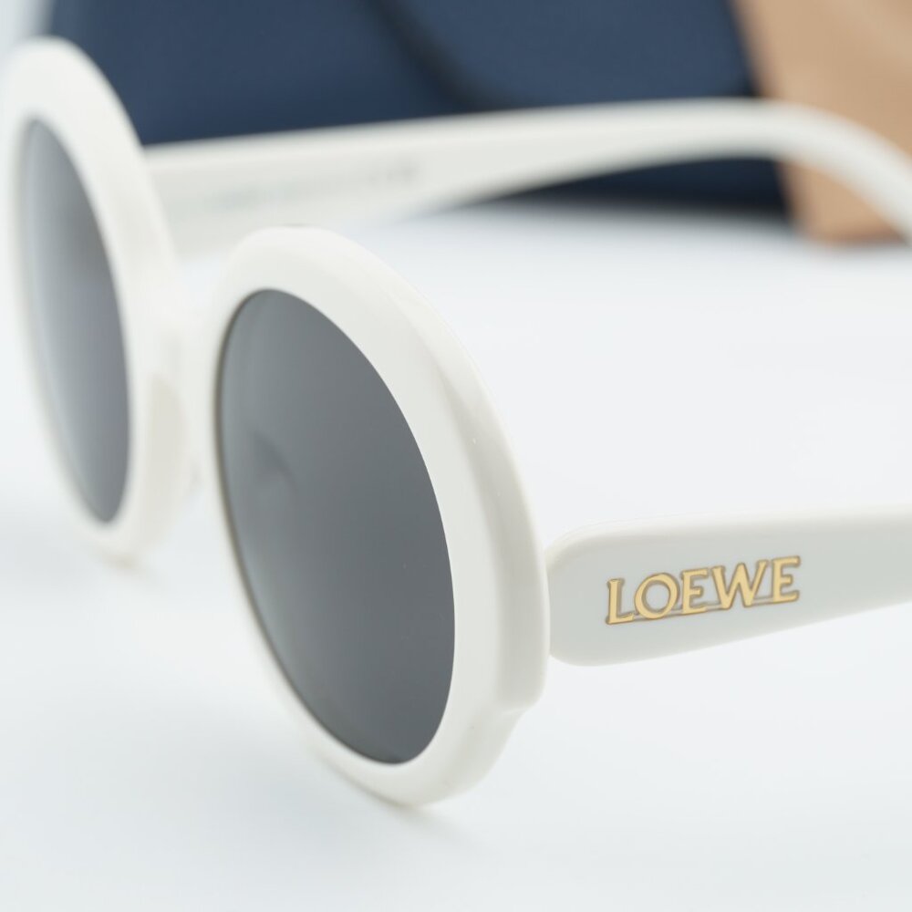 Loewe LW40135I 25A Round Sunglasses - Ivory / Smoke - Picture 3 of 10
